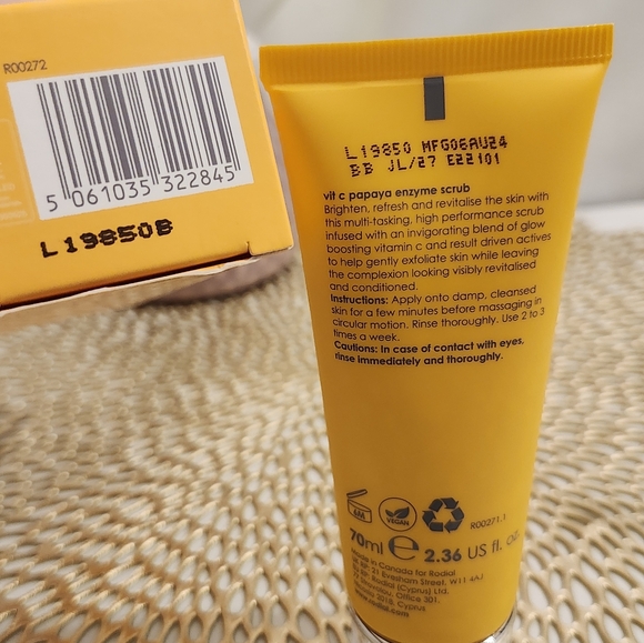 Rodial VIT C Papaya Enzyme Scrub 70ML Full Size BNIB & Sealed - Picture 5 of 8